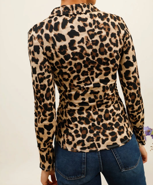 Leopardtopp med skjortkrage