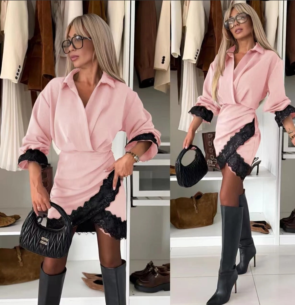 Asymmetrisk omlottklänning – Svarta spetsdetaljer Rosa