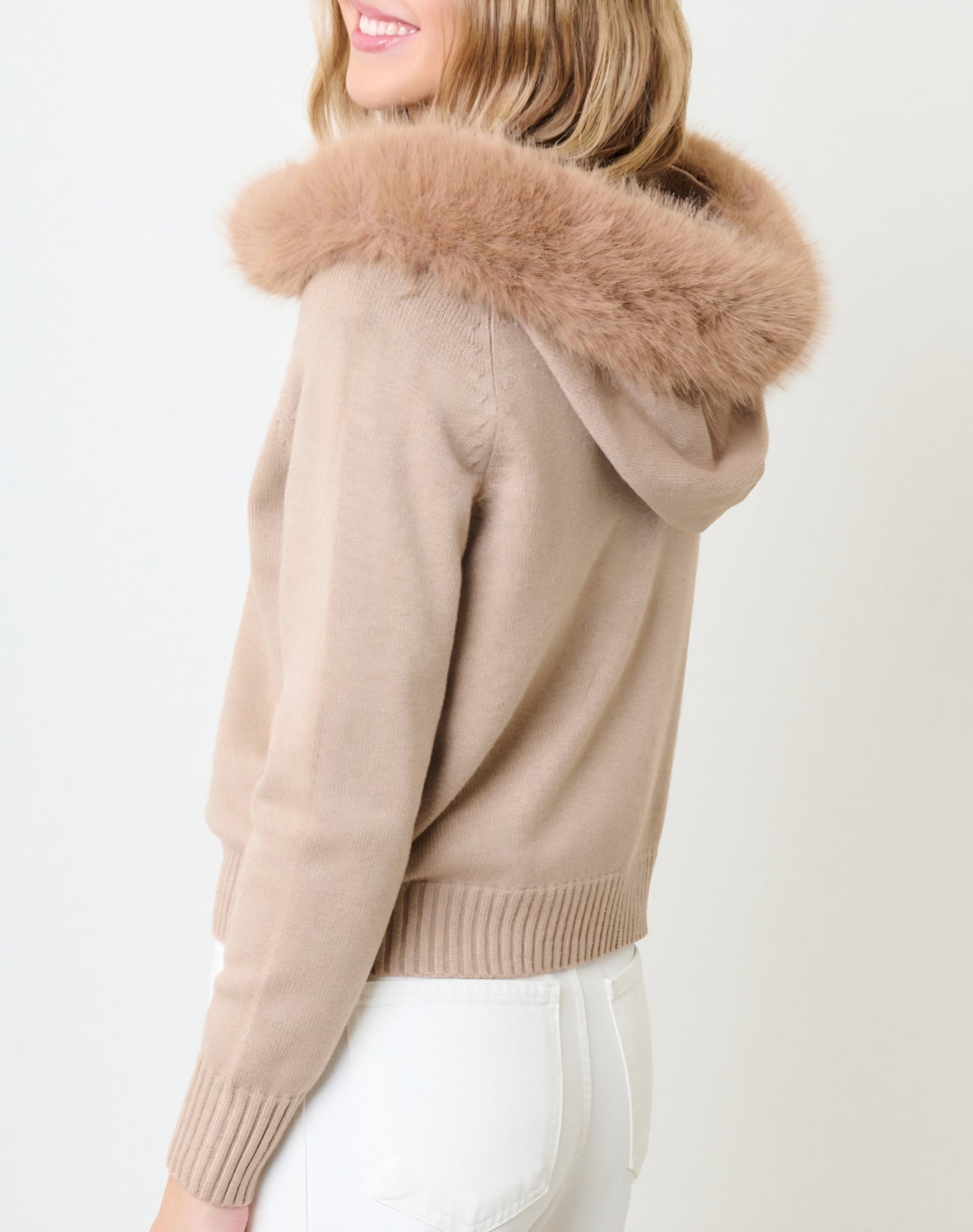 Stickad huvtröja med päls Beige