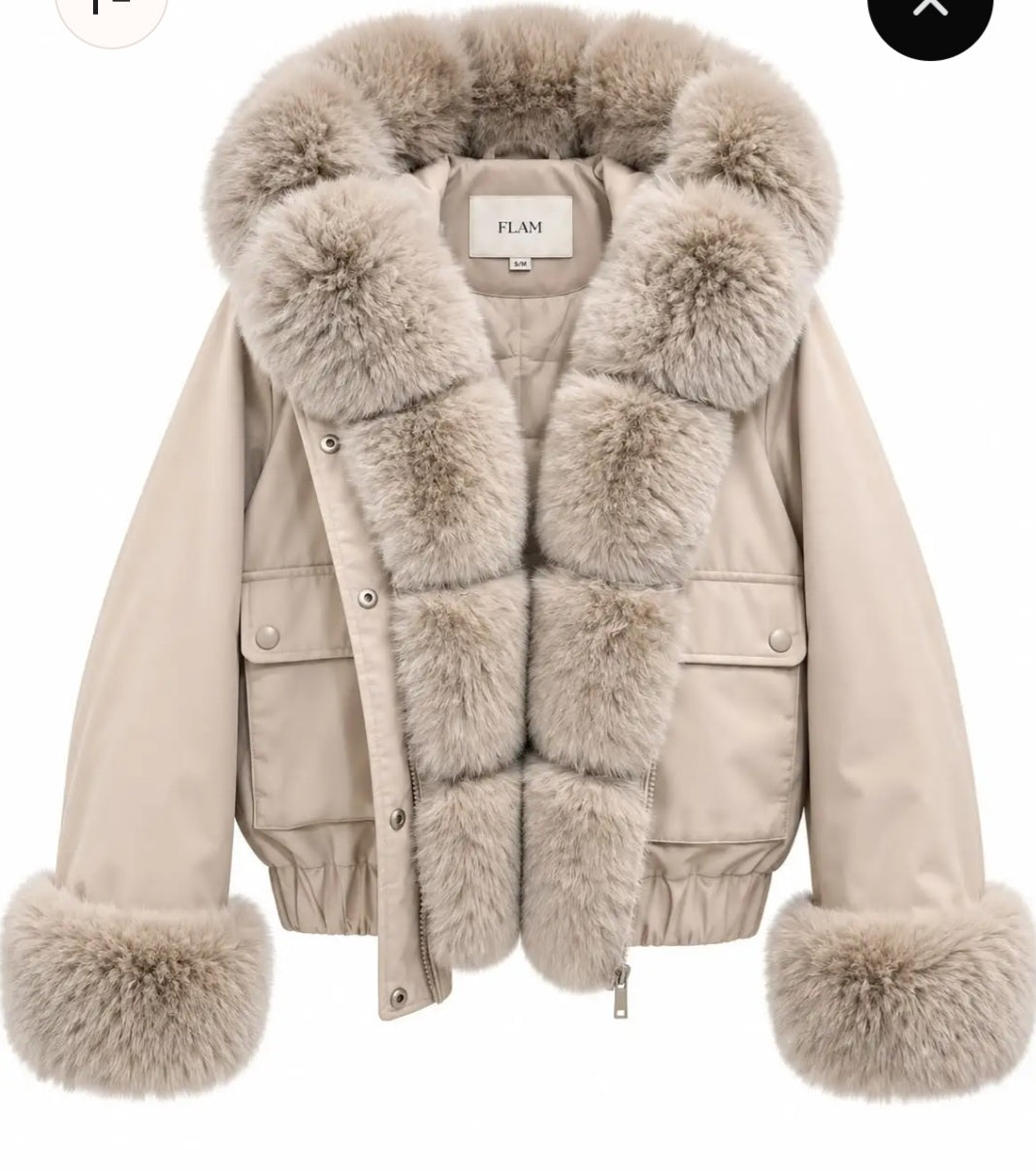 Kort Jacka med huva och fuskpälseffekt Beige