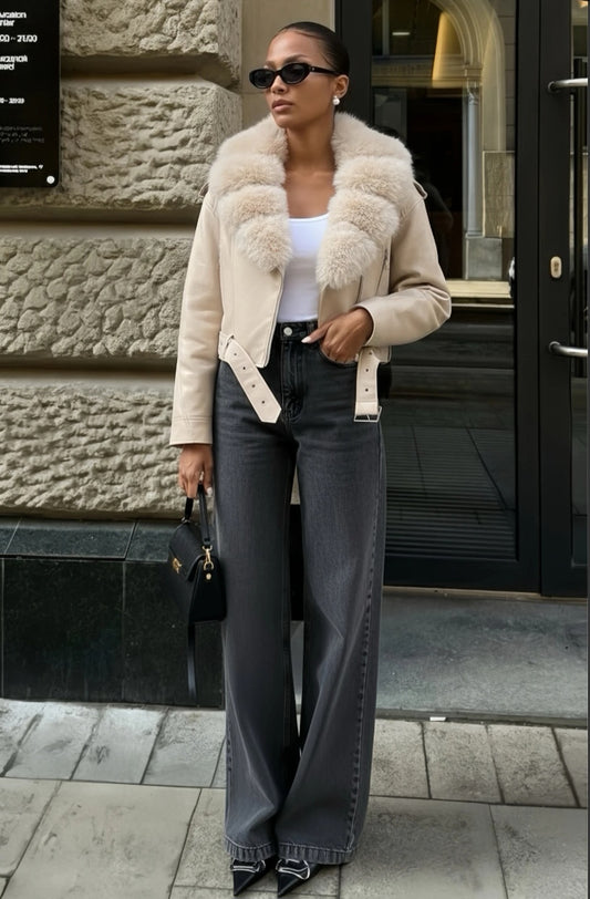 Kort bomberjacka i konstläder Beige