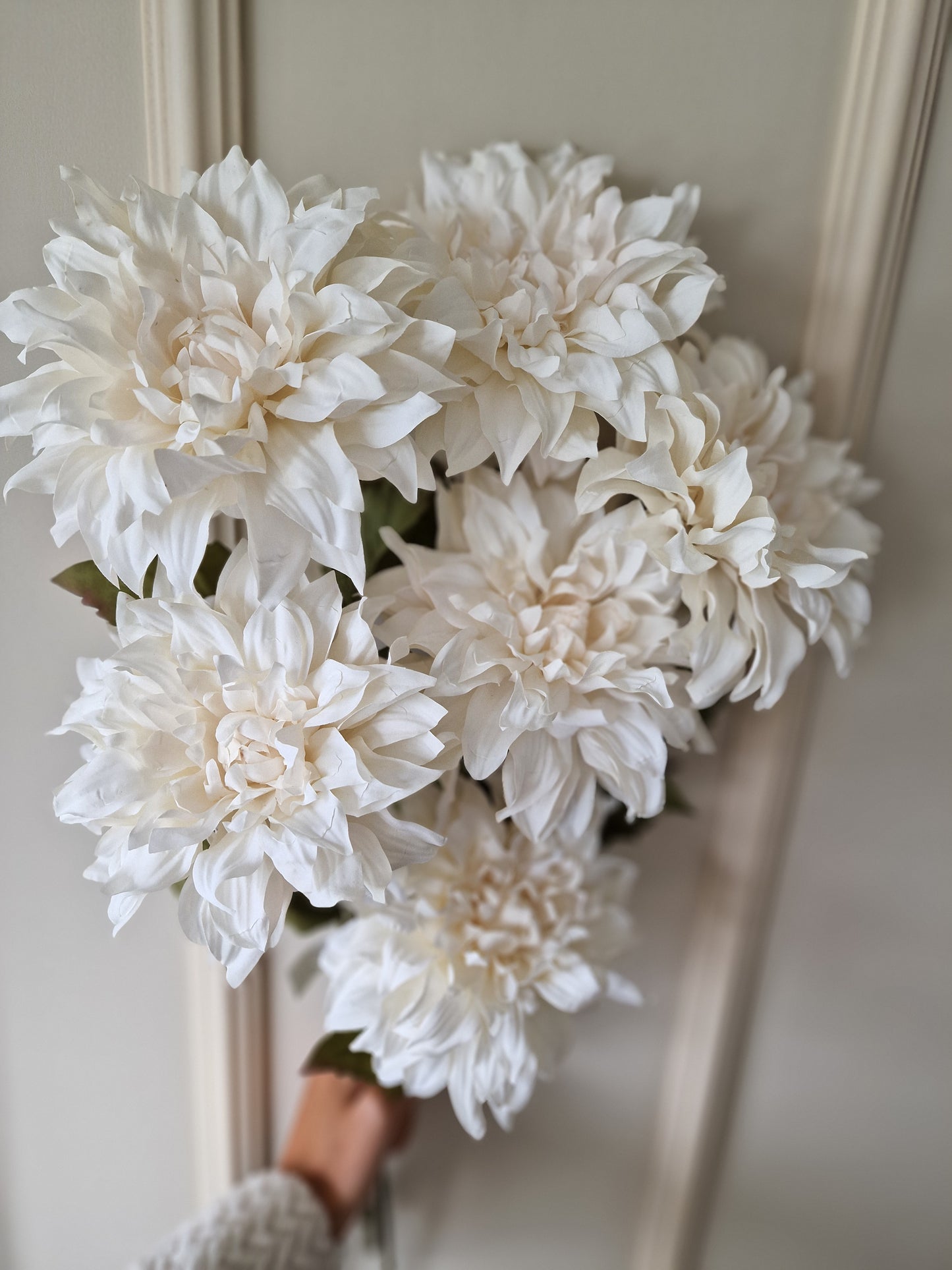Konst Dahlia Offwhite 70 cm
