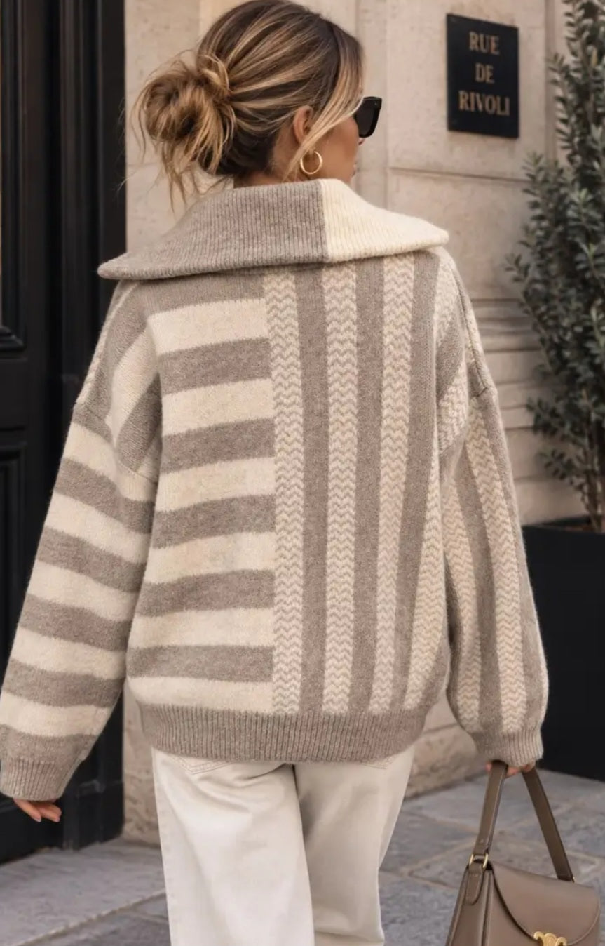 TRätöja Randig stickning med grafisk design Taupe