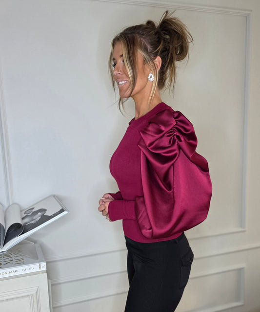 Topp med satin armar Vinröd