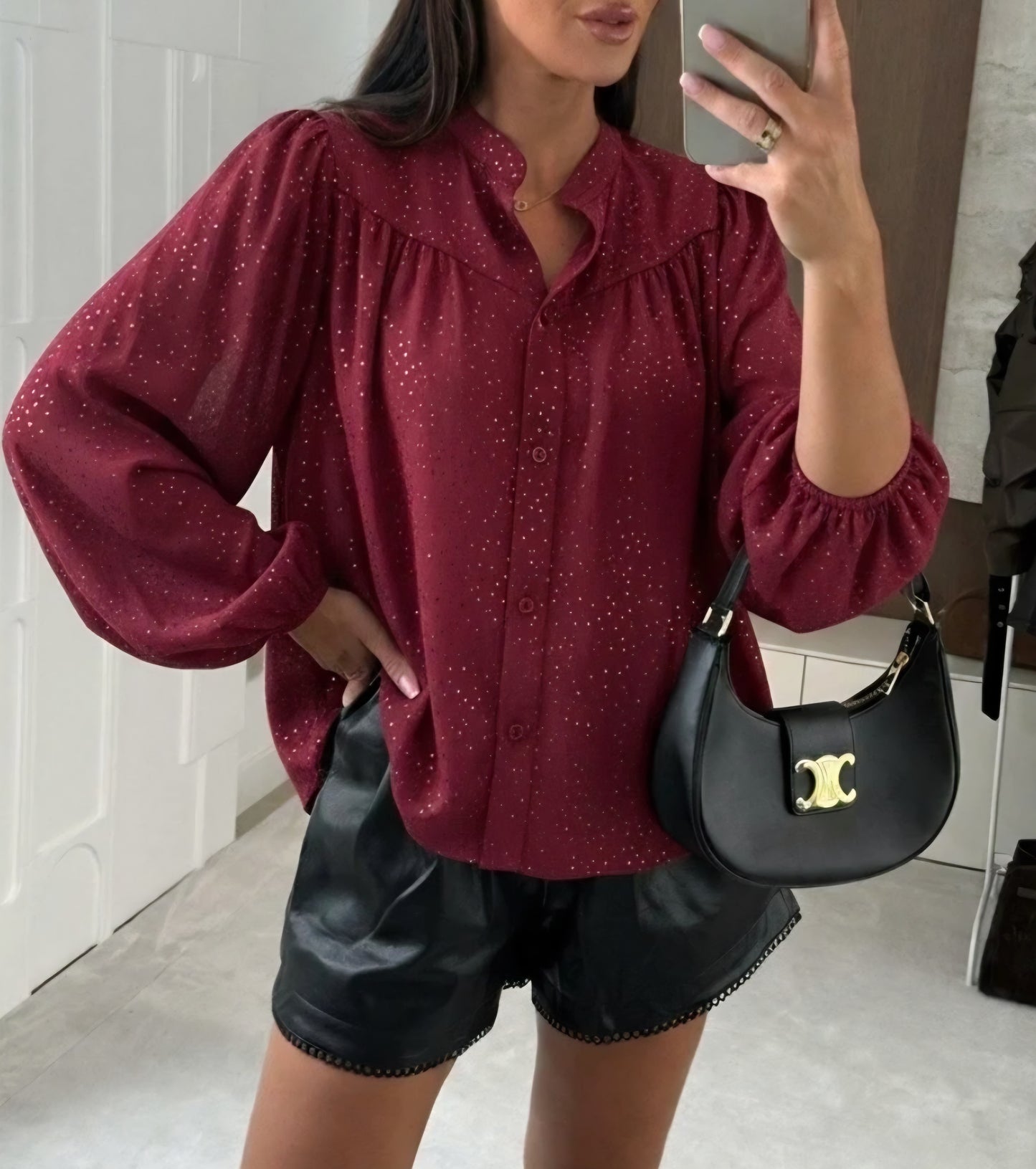 Paljettskjorta med viskosfoder och puffärmar Vinröd