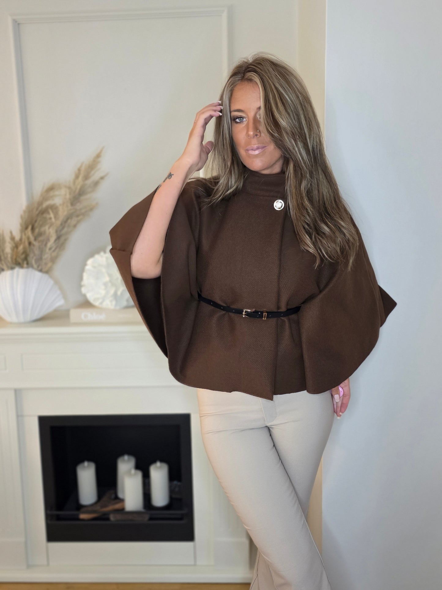 Elegant cape with belt Brun