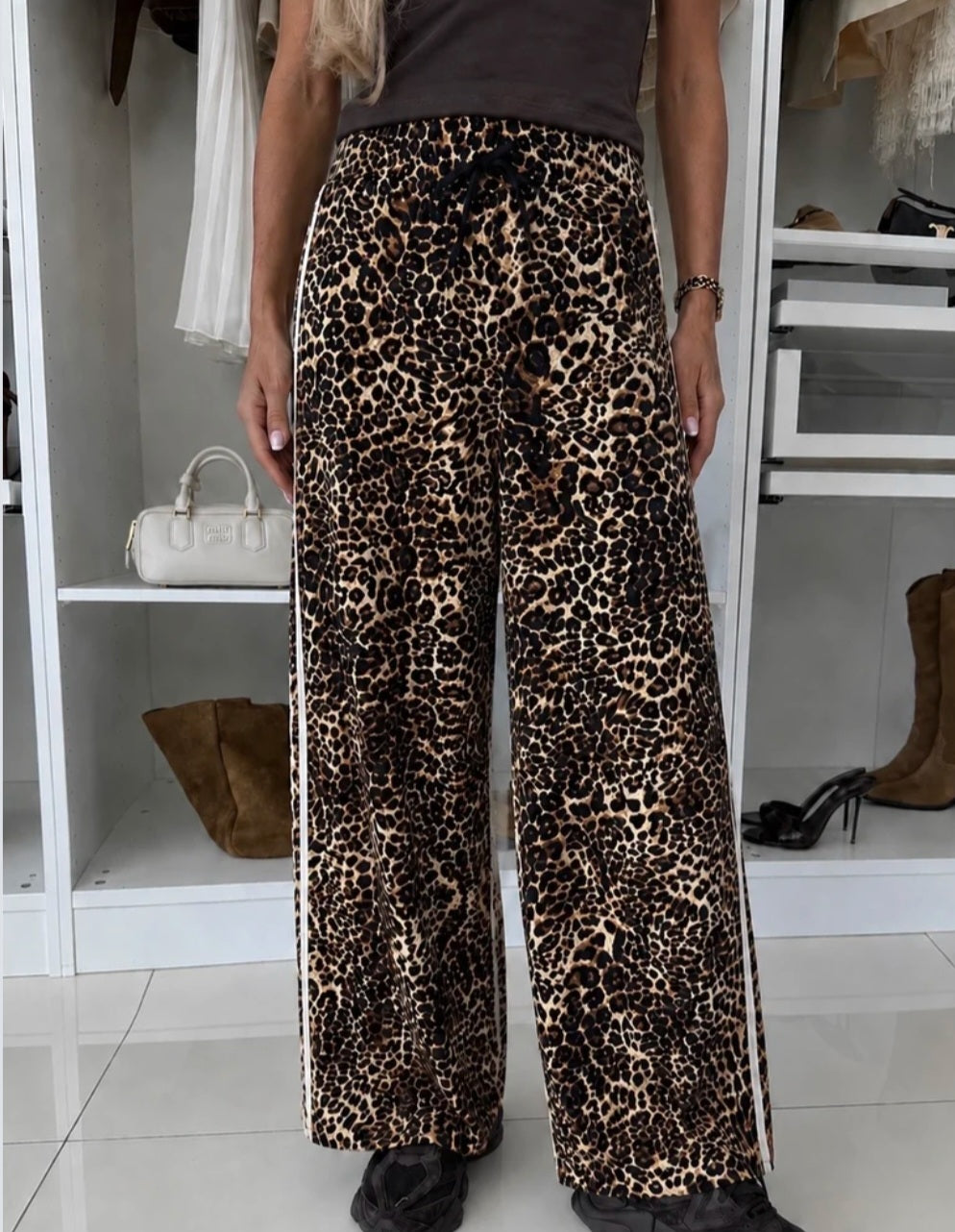 Joggingbyxor Leopard, vita ränder