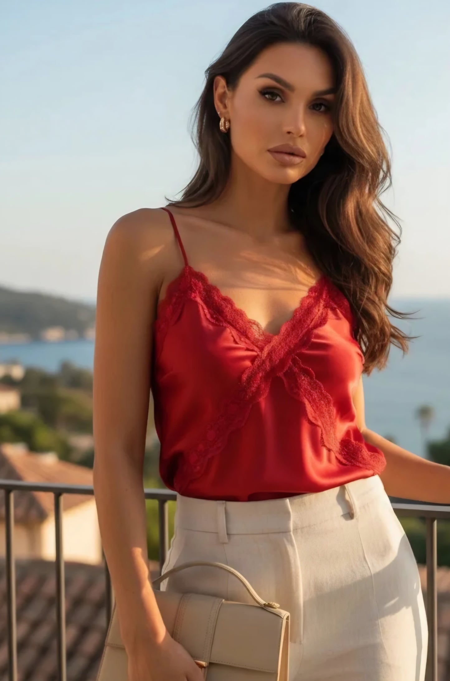 Satin topp med spets