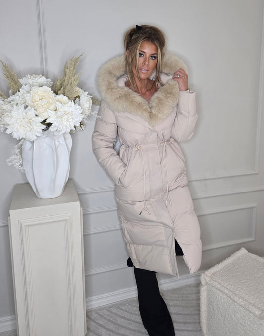 Lång dunjacka Bella med pälsfodrad huva och dragsko Beige
