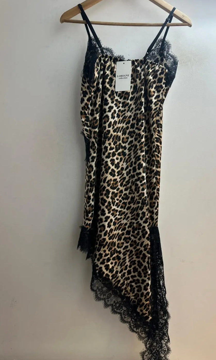 Asymmetrisk satinklänning Leopard