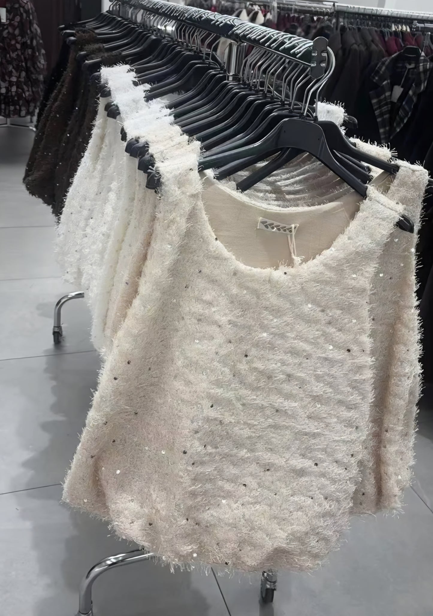 Fluffig, paljettmönstrad, ärmlös topp Svart