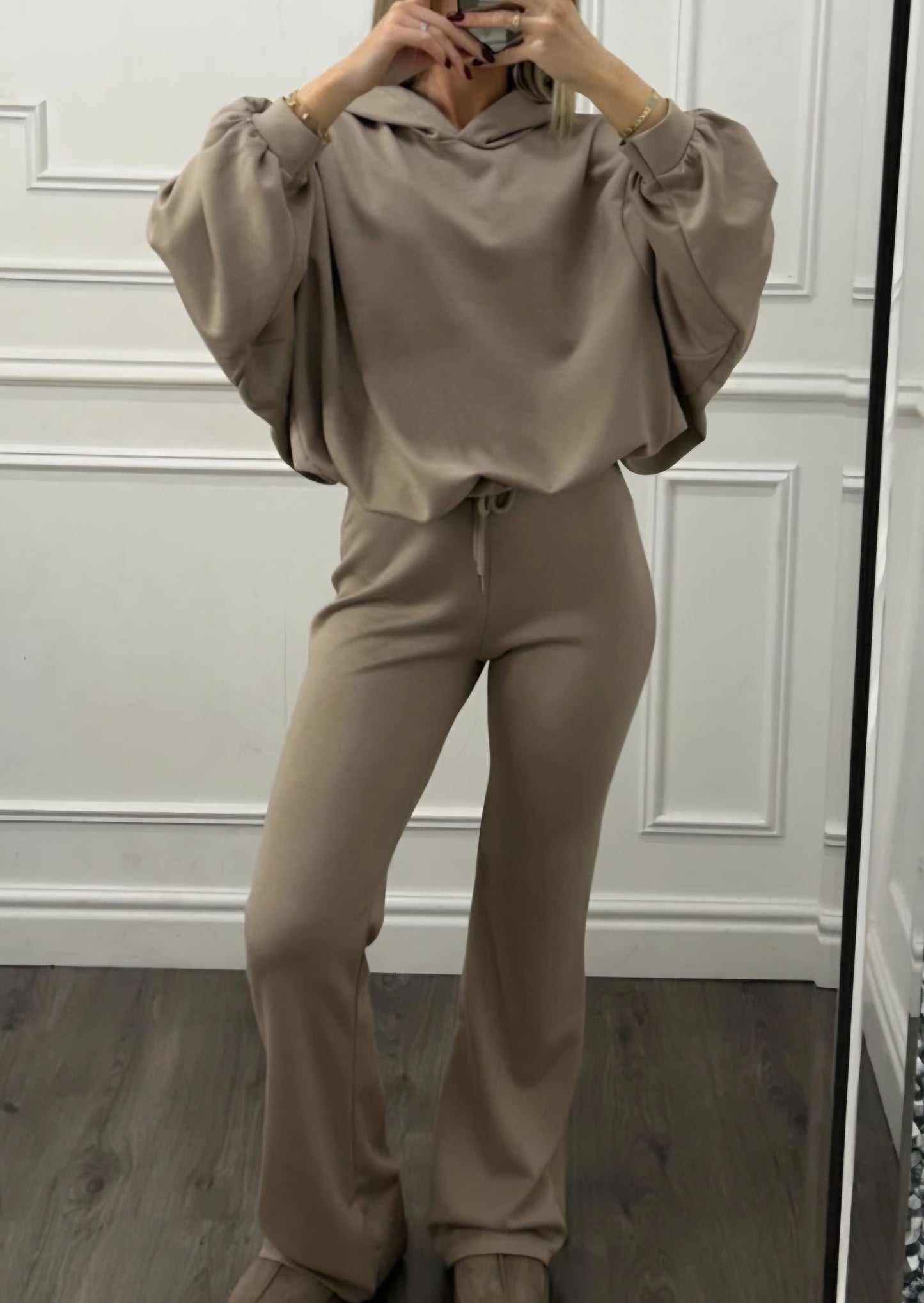Set, Snygg sweatshirt med huva och utsvängda byxor Taupe