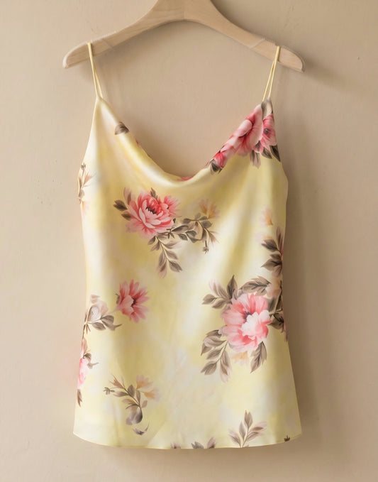 Satin topp med blommönster Gul