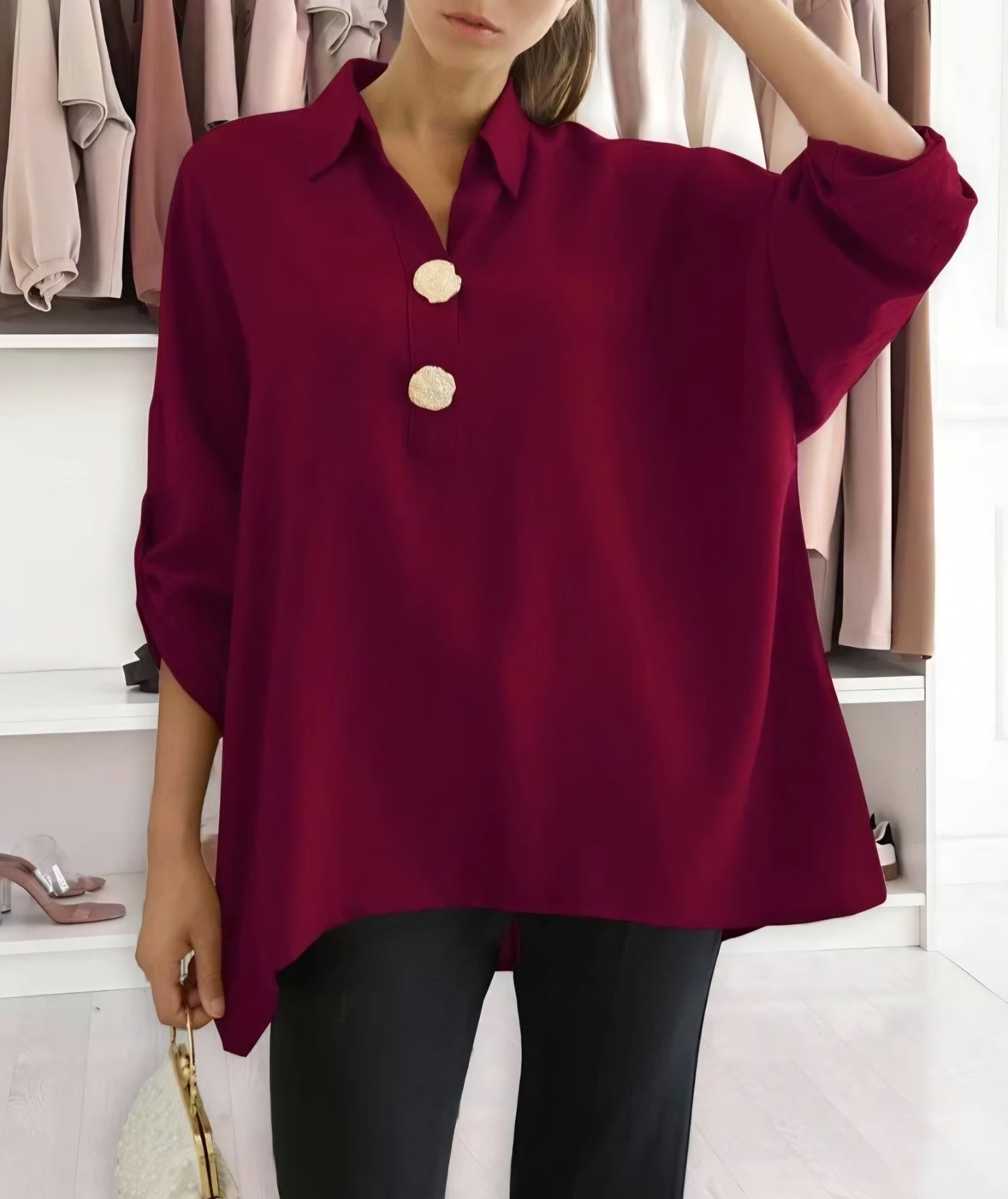 Blus med gyllene knappar Vinröd