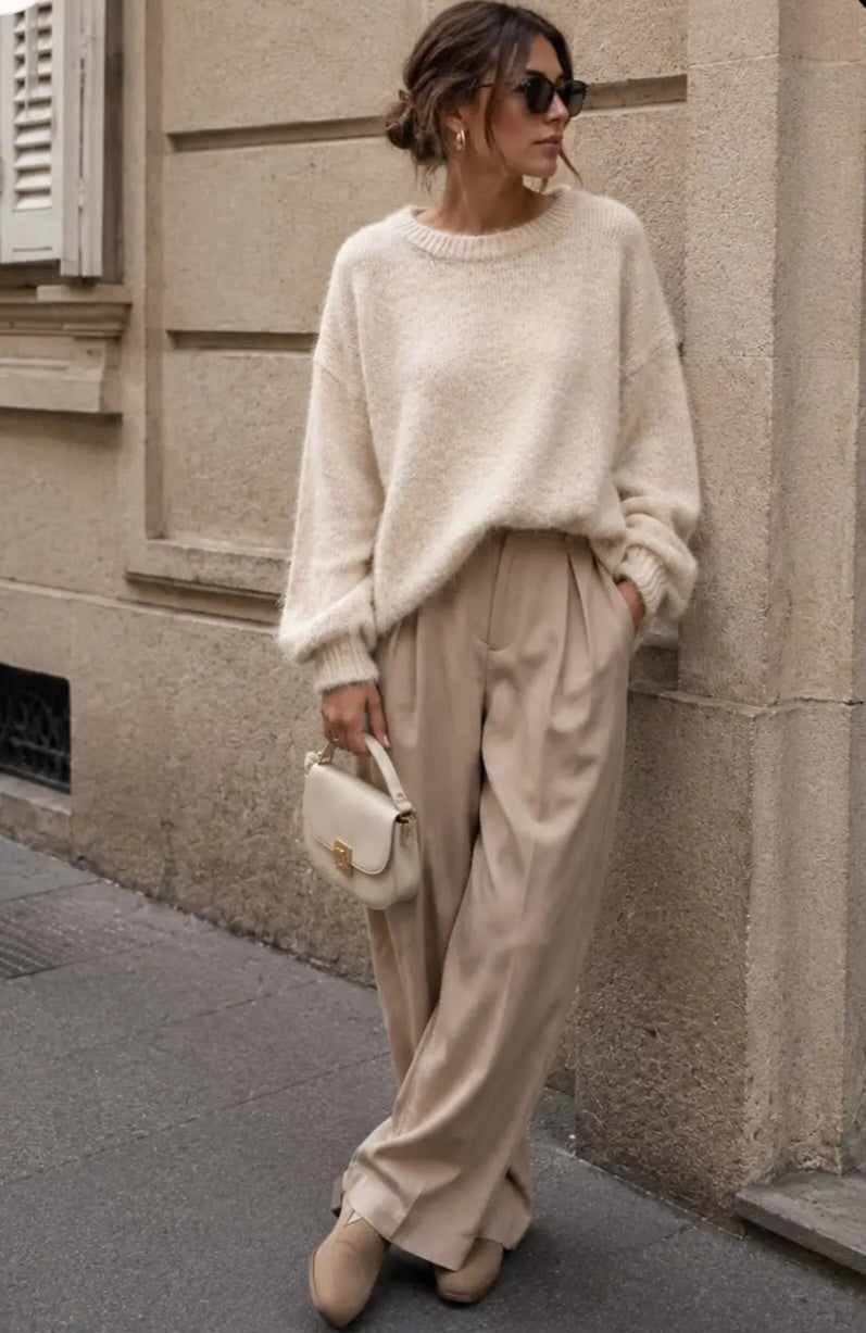 Mjuk och överdimensionerad stickad tröja Beige
