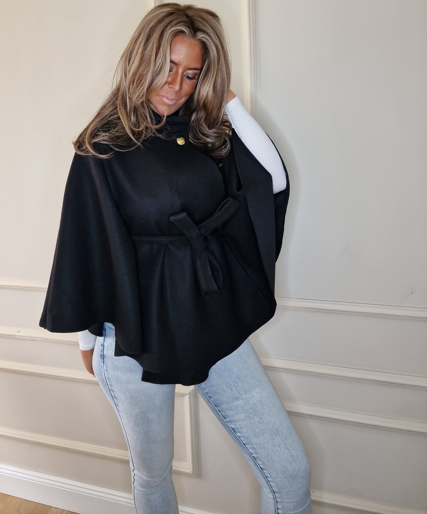 Poncho Kappa Alexandra Svart