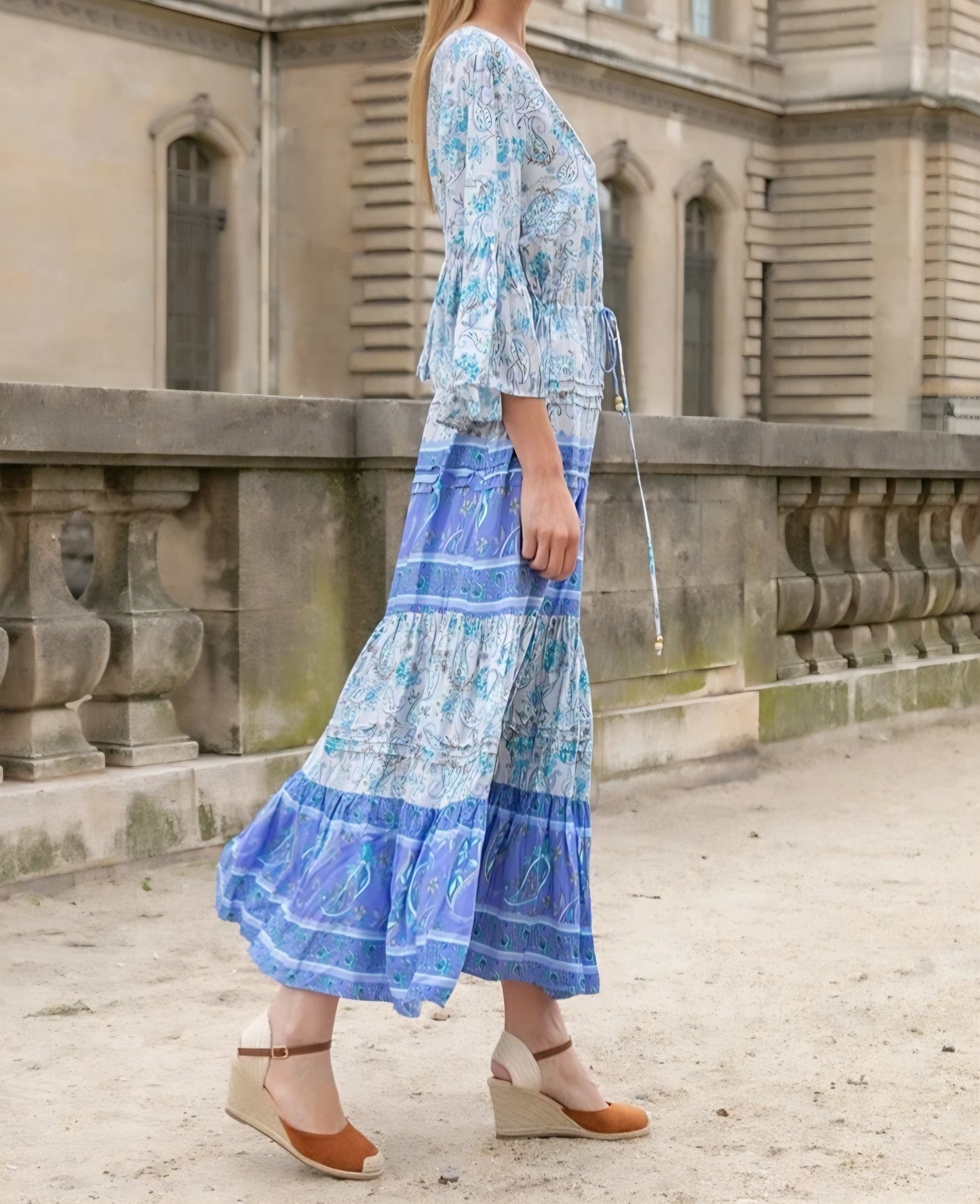 Lång blommig klänning med knäppning Blå