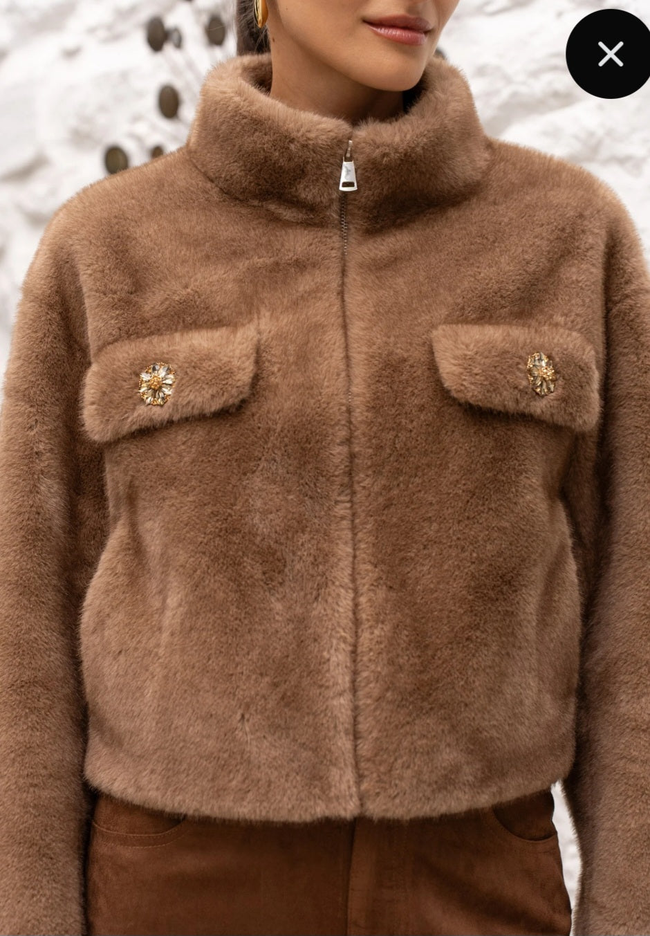 Kort fuskpälsjacka med hög krage Camel