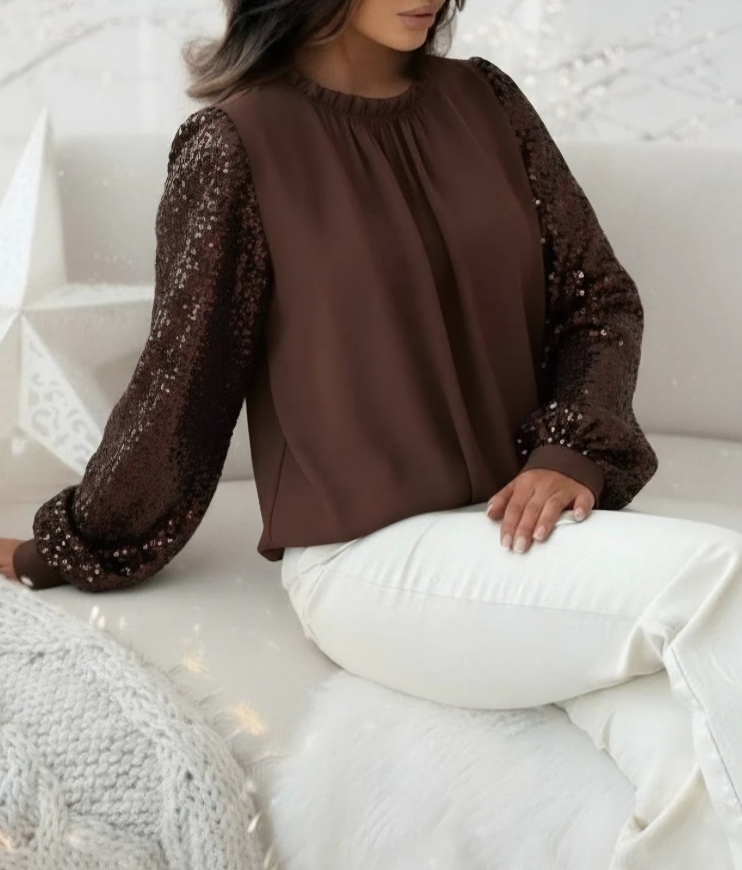 Blus med rynkad krage Brun, paljettärmar och viskosfoder