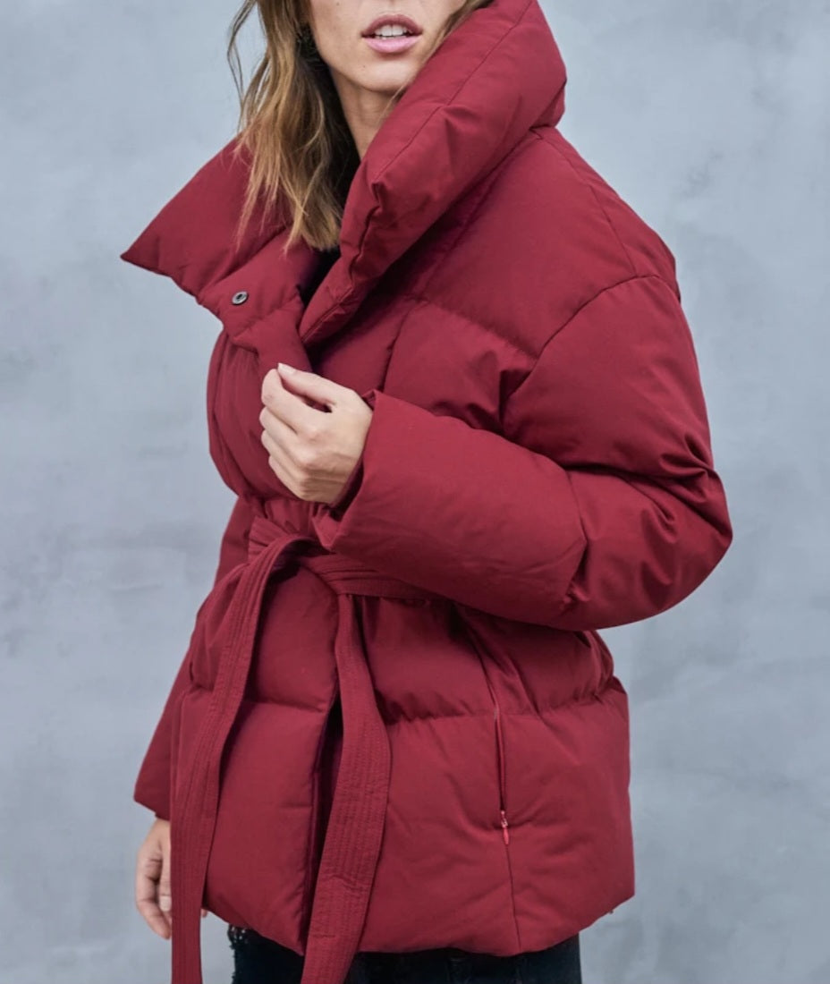quiltad dunjacka med skärp Bourgogne