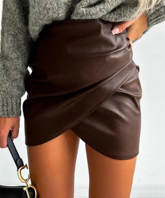Omlottkjol i konstläder Brun
