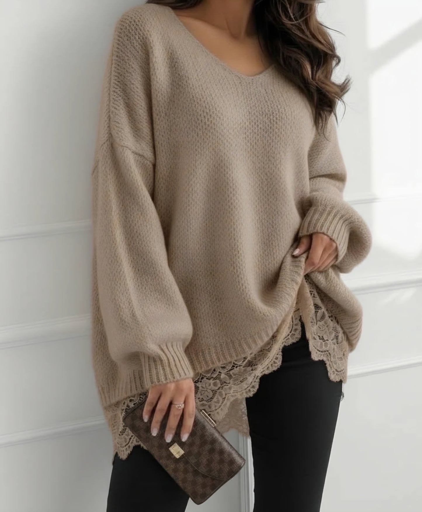 Stor v-ringad tröja med spets Taupe