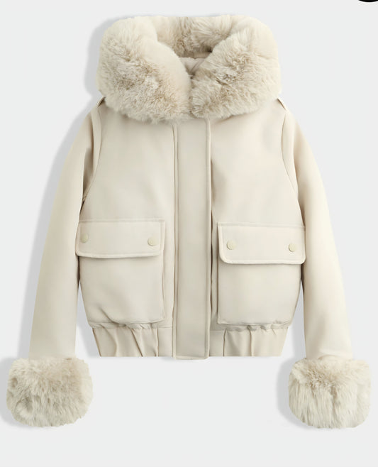 Kort jacka Tilda med huva och fuskpälsdetaljer Beige