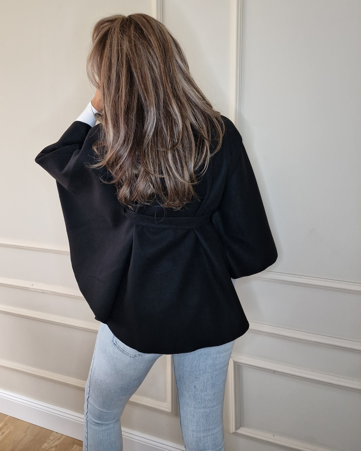Poncho Kappa Alexandra Svart