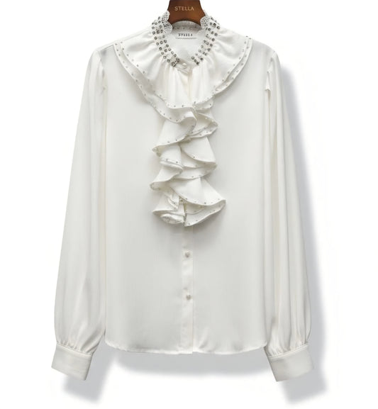 Satinblus med lager på lager av volanger Vit