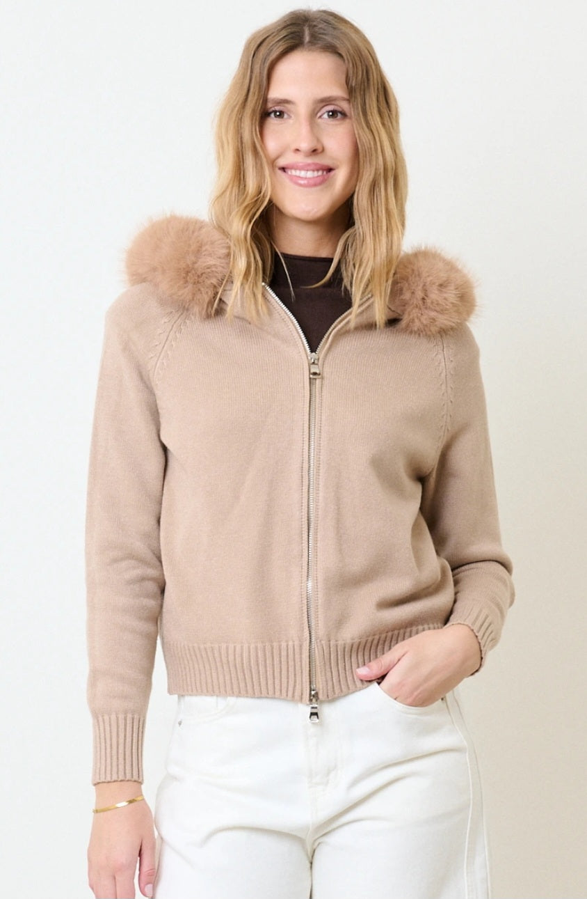 Stickad huvtröja med päls Beige