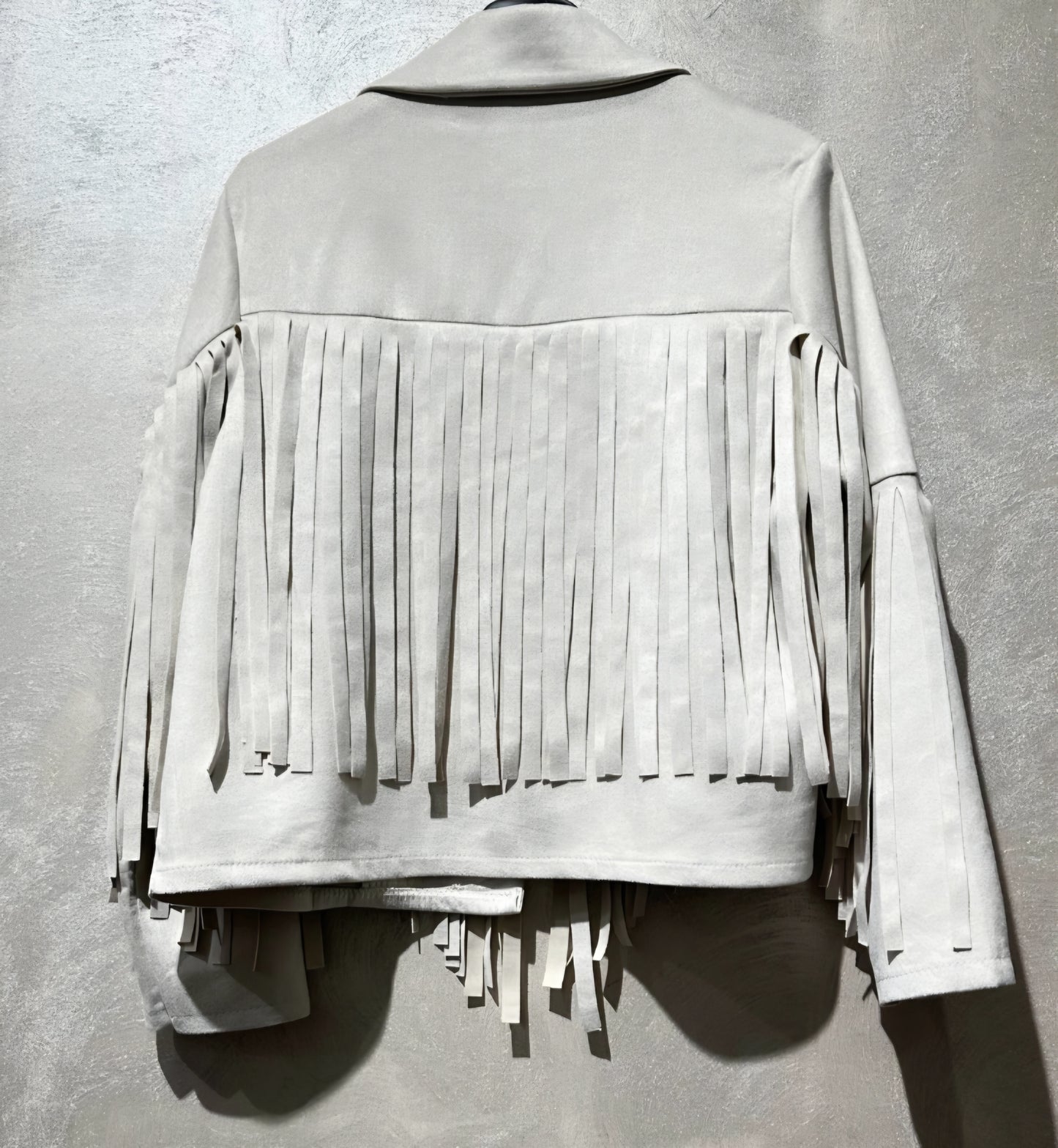 Bohemisk mockajacka med fransar beige