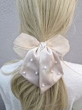 Load image into Gallery viewer, Scrunchie Rosset pearl Beige
