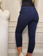 Cargar imagen en el visor de la galería, Pantalón milagro liso azul marino

