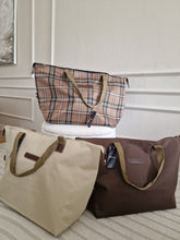 Load image into Gallery viewer, Väska BOZZINI beige m handtag
