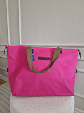 Load image into Gallery viewer, Bag BOZZINI Cerise with handle
