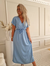 Load image into Gallery viewer, Klänning Marilyn blue
