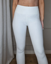 Load image into Gallery viewer, Leather Leggings White
