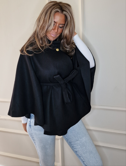 Poncho Kappa Alexandra Svart