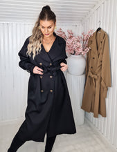 Cargar imagen en el visor de la galería, Trenchcoat med dubbelknäppning Svart Plussize
