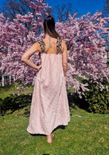 Load image into Gallery viewer, Klänning med leopardband Ljusrosa
