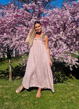 Load image into Gallery viewer, Klänning med leopardband Ljusrosa
