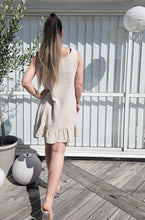 Ladda upp bild till gallerivisning, Klänning Nikki Beige
