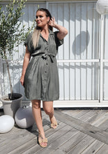 Ladda upp bild till gallerivisning, Skjortklänning Fanny Grön
