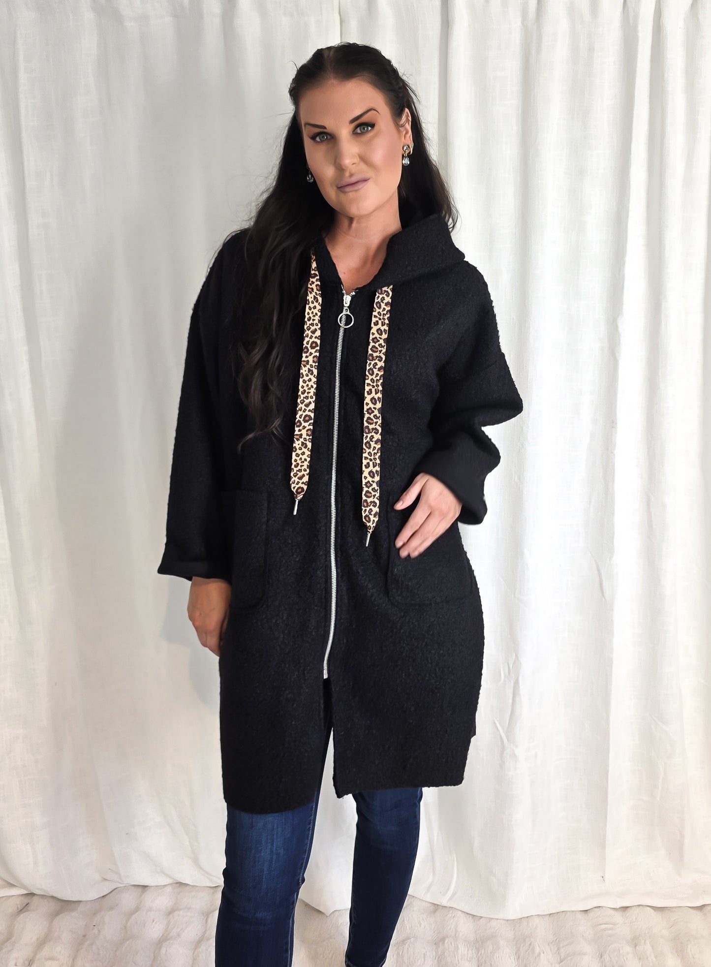 Jacka med dragkedja och huva Svart