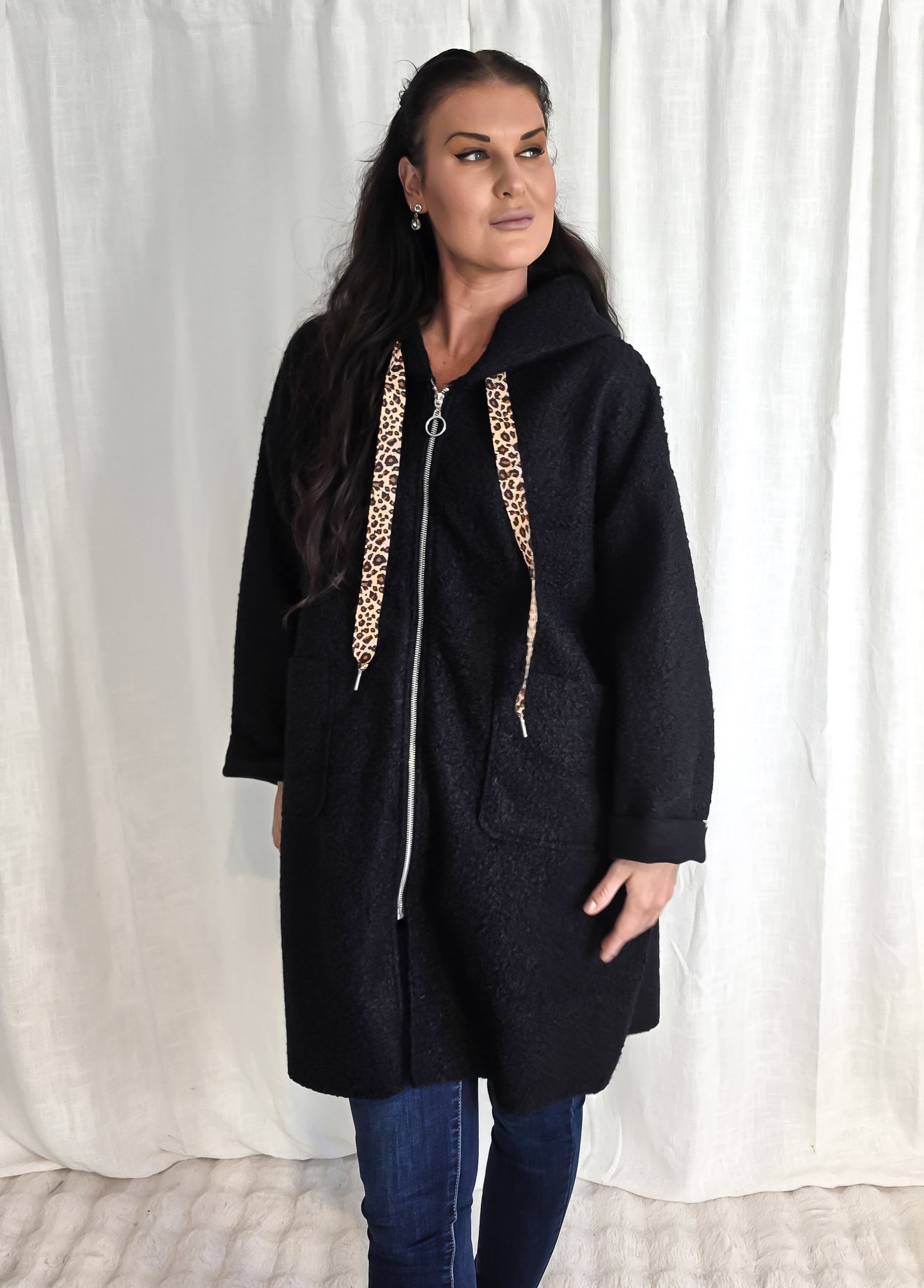 Jacka med dragkedja och huva Svart