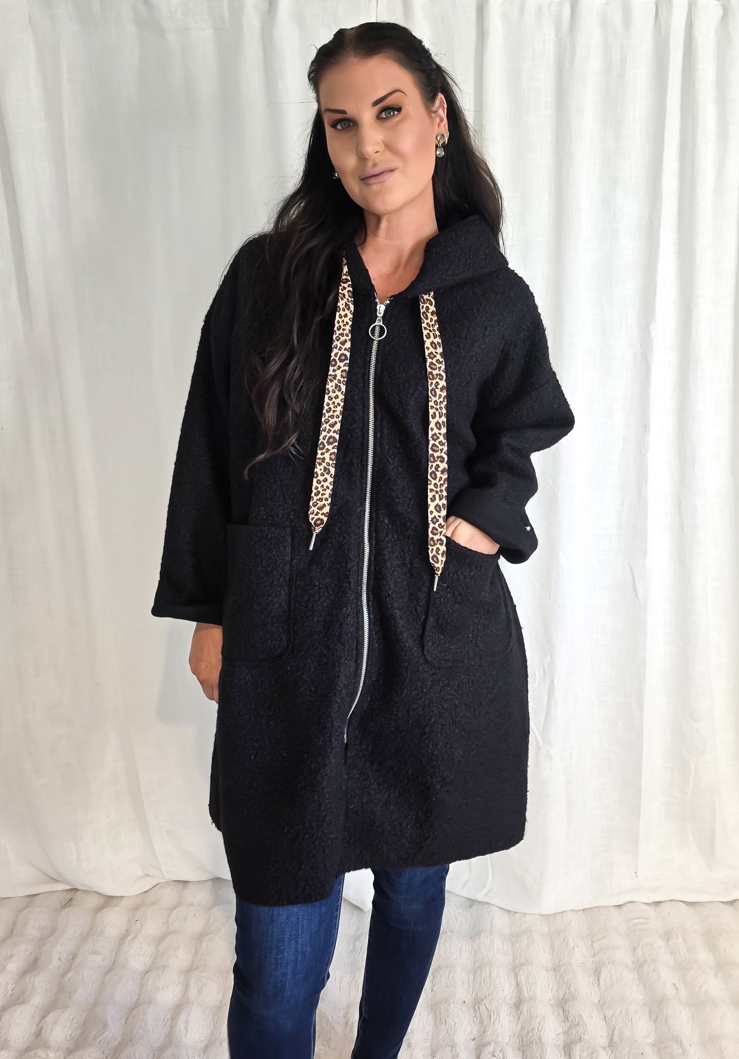 Jacka med dragkedja och huva Svart