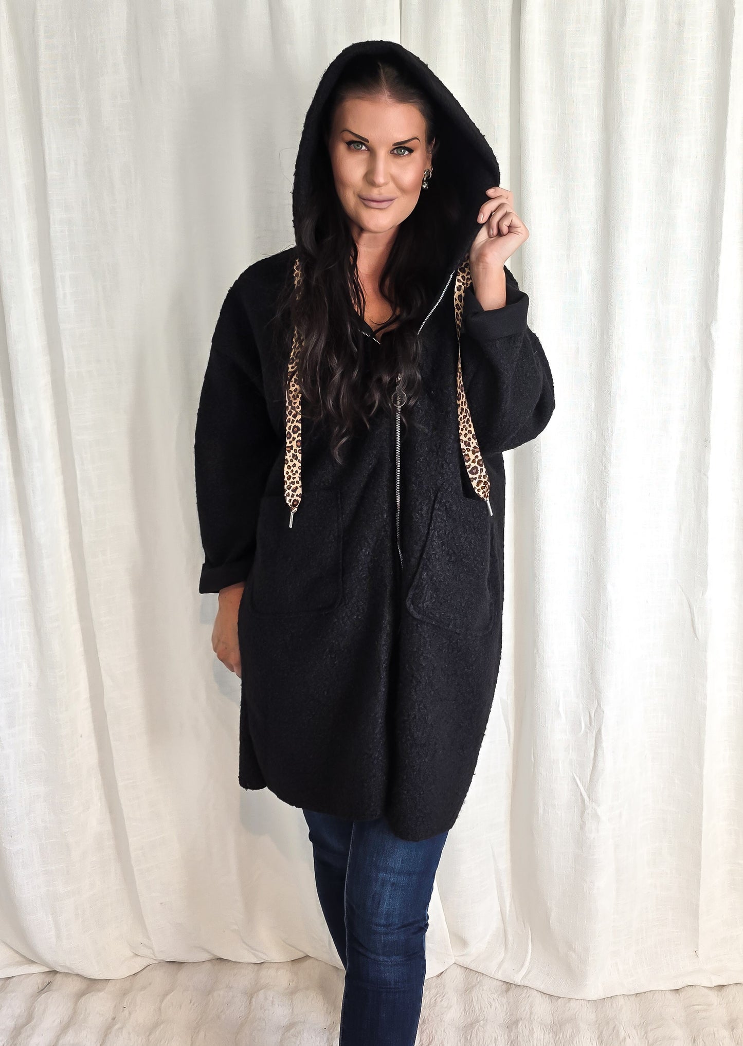 Jacka med dragkedja och huva Svart