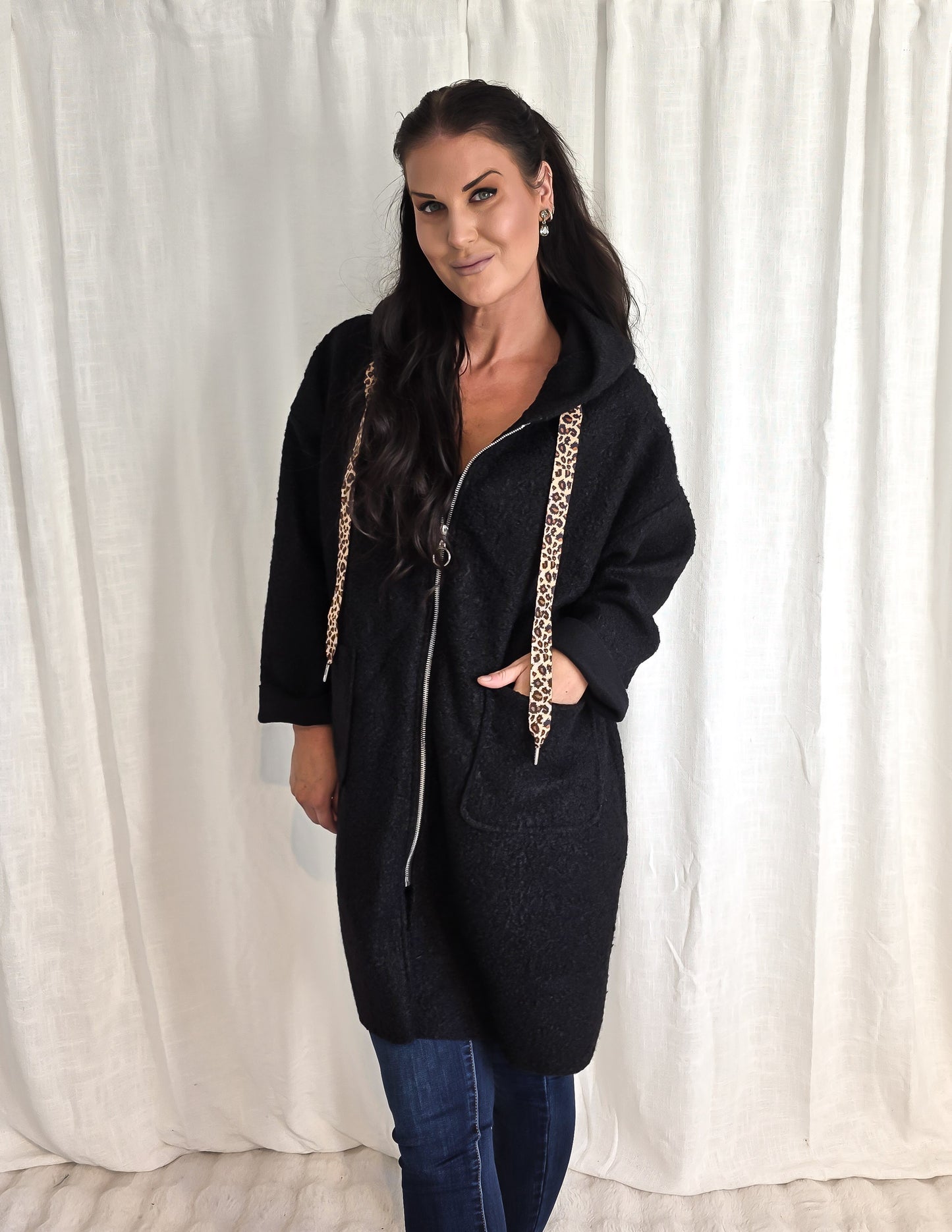 Jacka med dragkedja och huva Svart