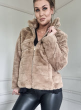 Ladda upp bild till gallerivisning, Jacka Taupe Päls Fake fur
