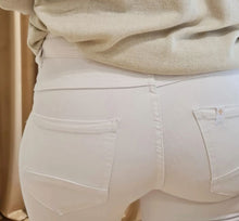 Load image into Gallery viewer, Toxic Jeans White
